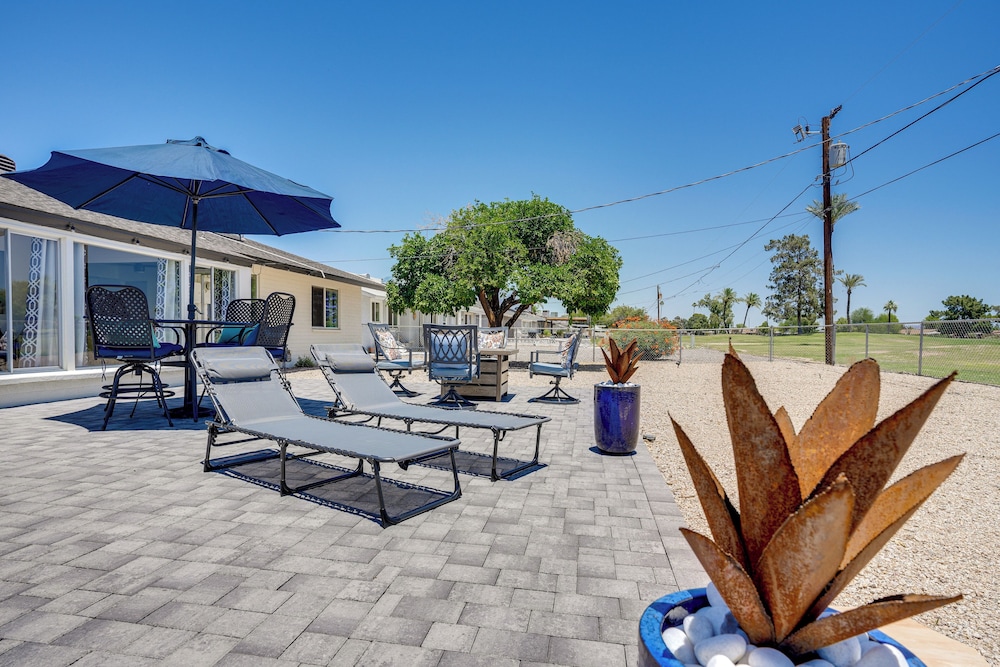 Luxury Golf Course Retreat in Sun City!
