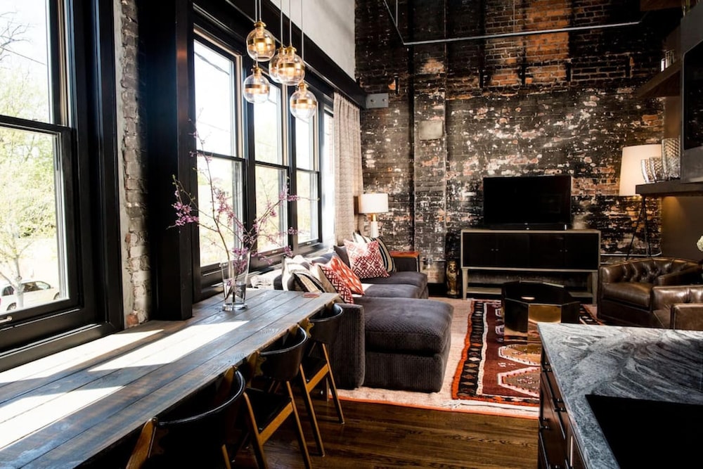 80 LEX 201 Exquisite Downtown Lodging