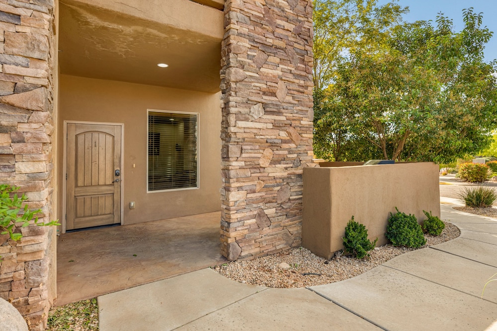 Hotel Coral Vista Escape - Image 1