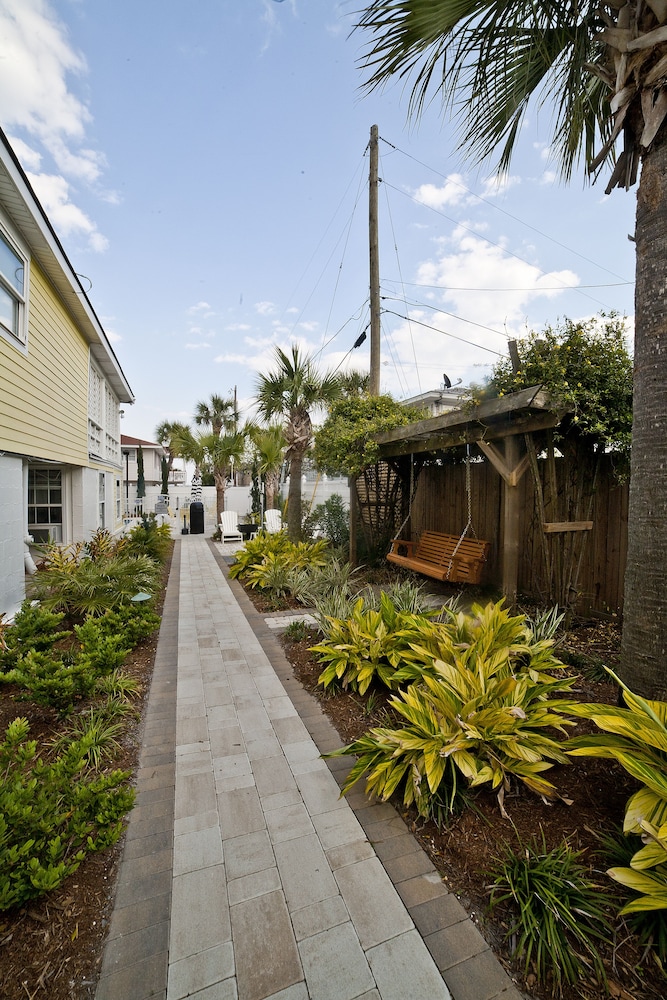 Georgianne Inn & Suites