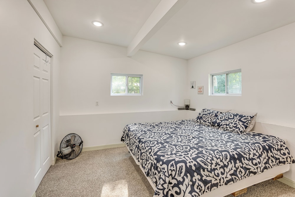 Pet-friendly Retreat: Over 3 Acres in Baldwin!