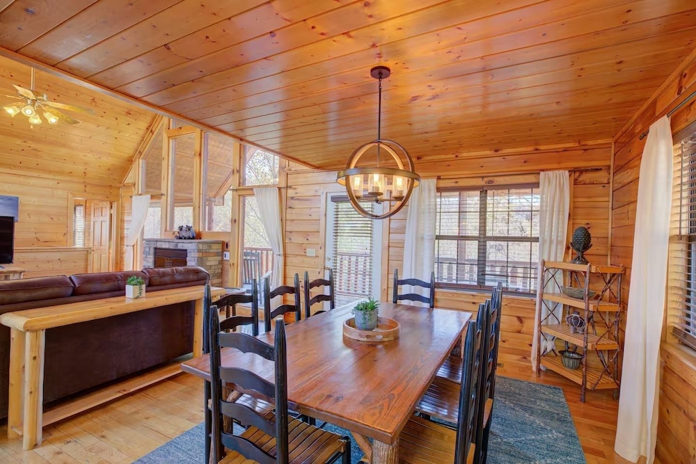 All Ya Need 4 Bedroom Cabin