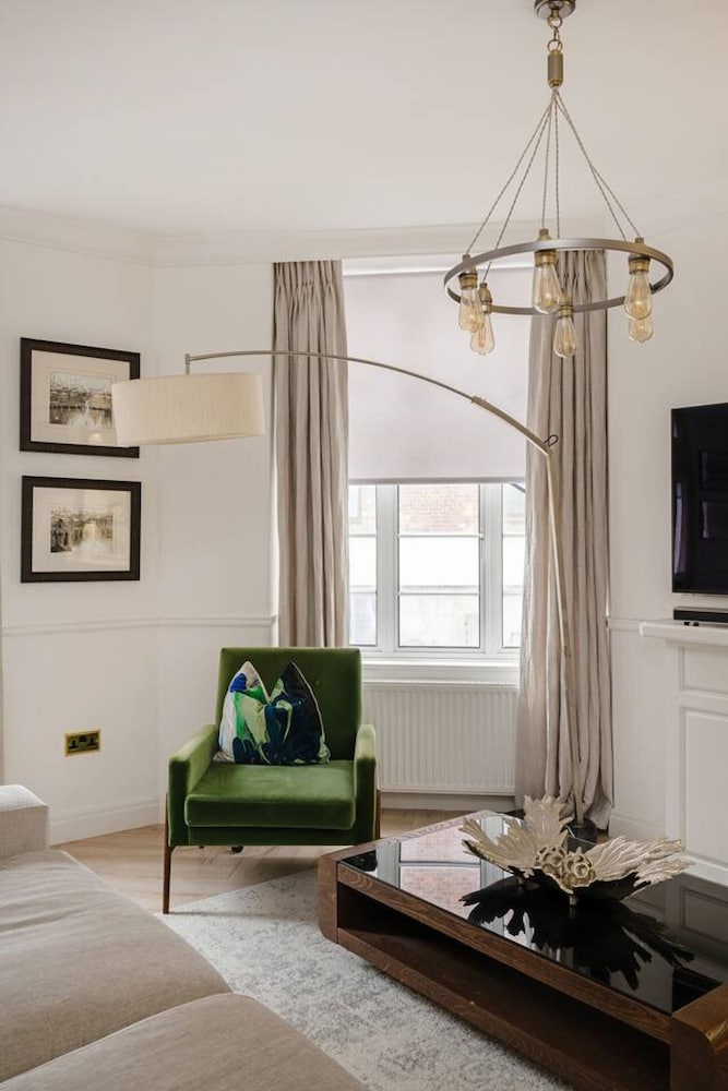 Luxury 3-bed Marylebone Home Security Elevator