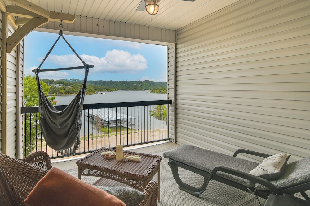 Table Rock Lake Retreat: Steps to Water & Pools!