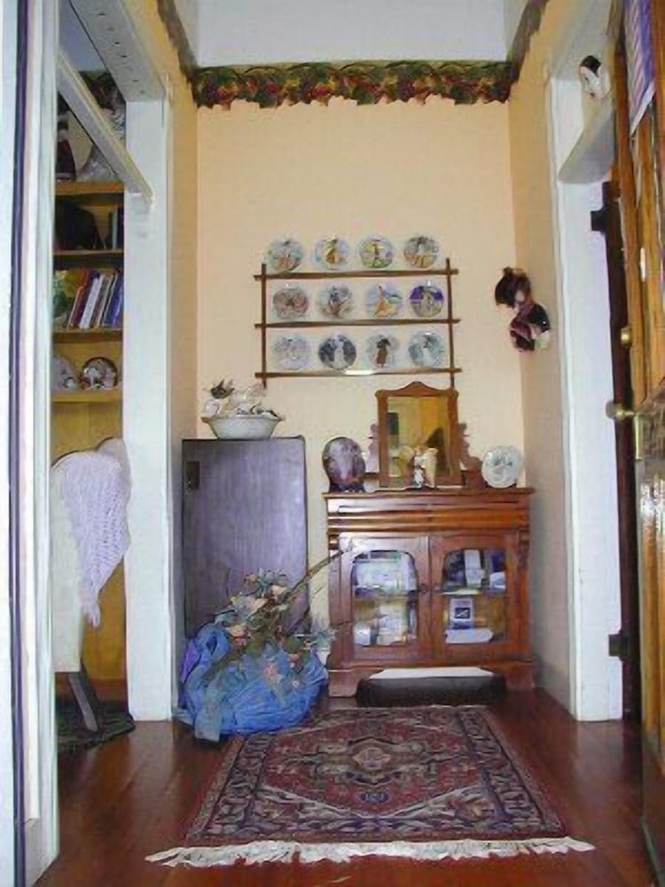 Robins Nest Bed & Breakfast