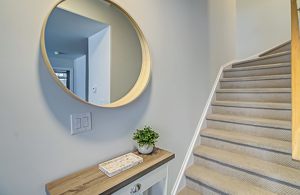 Modern 3BR Retreat Near Yorkdale Mall