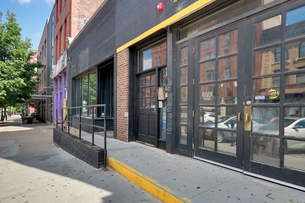 Steps to Shops & Eats: Dtwn Omaha Gem!