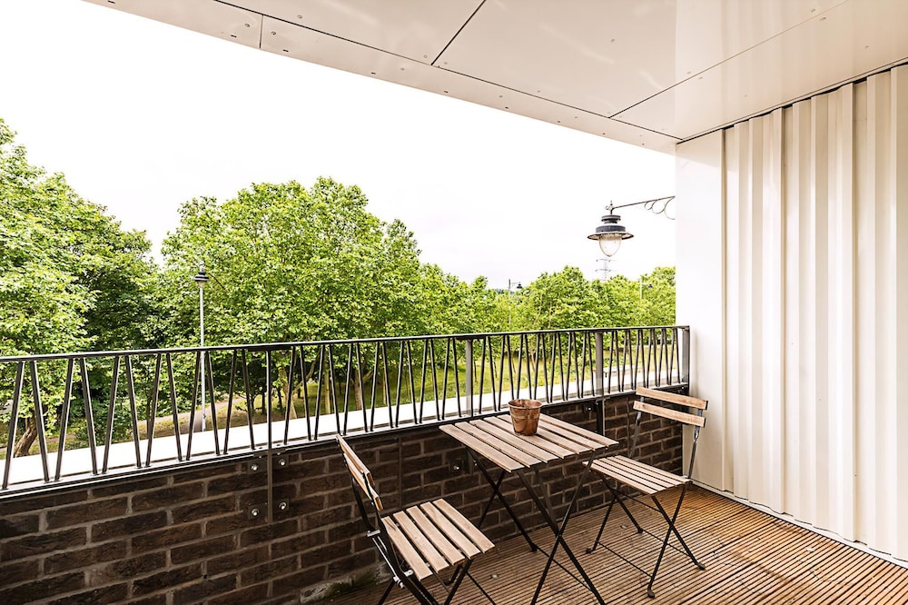Modern 2-bed Flat With Terraces in Leyton