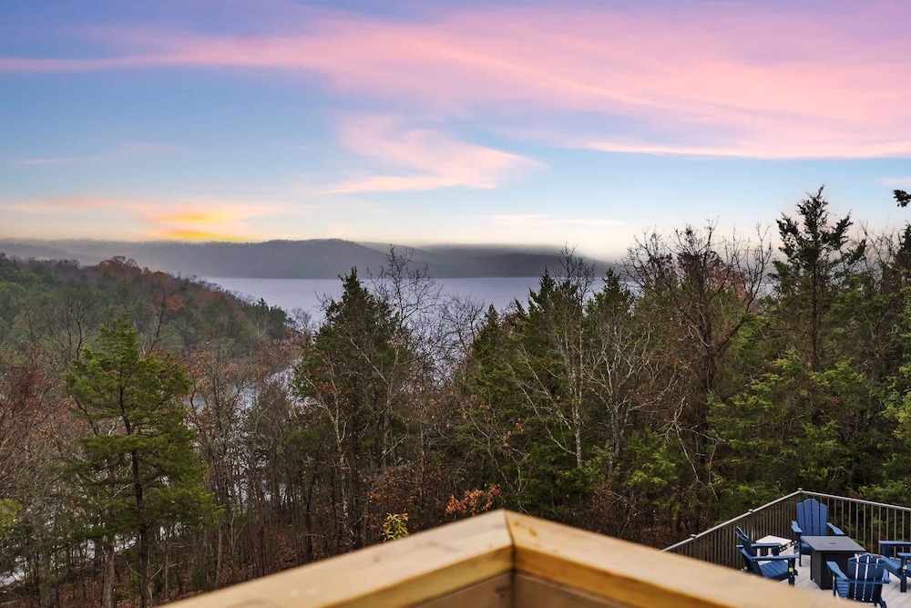Van Kirk Cove 6 BDR Stunner!