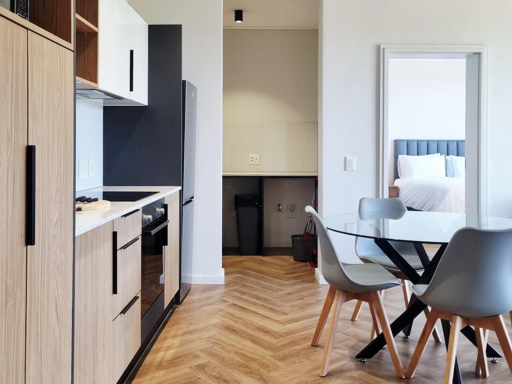 CENTURY CLUB - Luxury Apartment Hotels