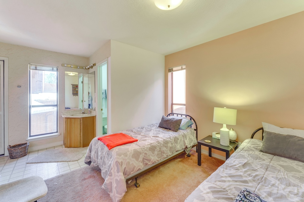 Mtn Bike, Hike & Disc Golf: Cozy Angel Fire Condo