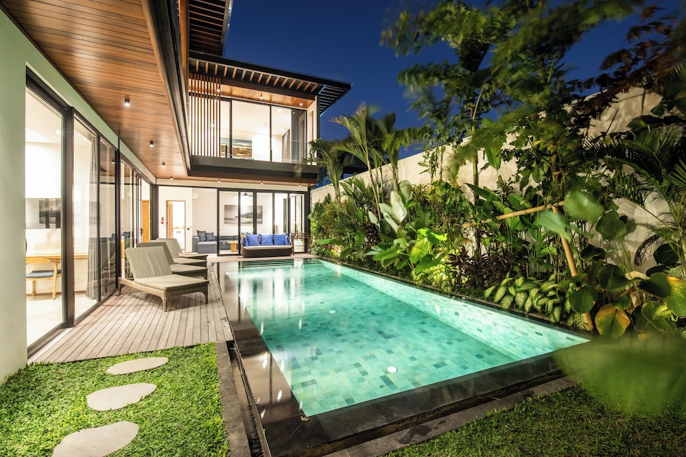 Elegant 5BR Villa Retreat Steps From Canggu Beach