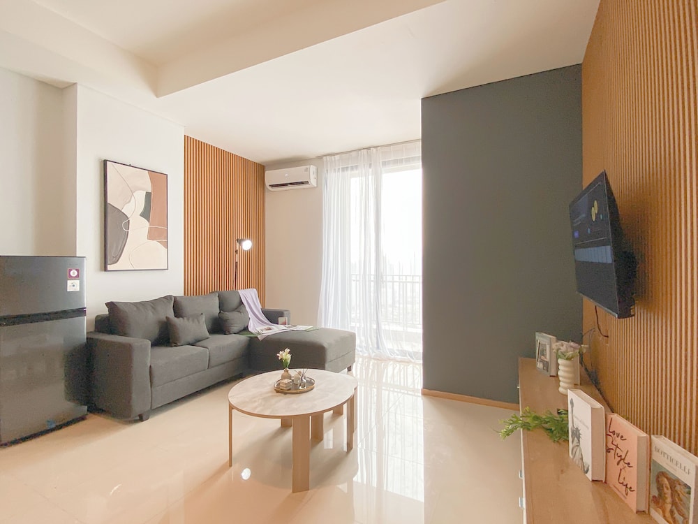 Modern Monochromatic 2Br Near Lrt Station At Apartment Samara Suites