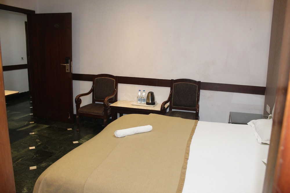 Flourish Inn Saket opposite Max Hospital