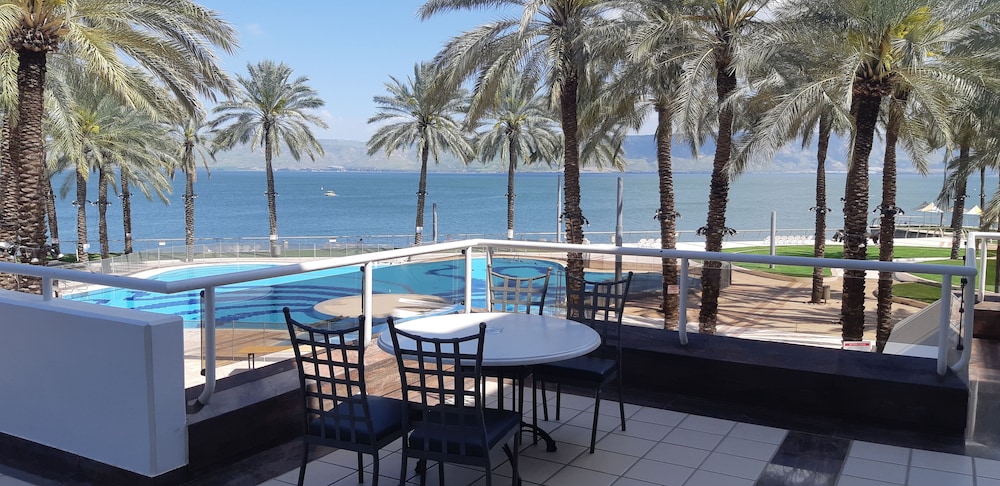 Gai Beach Resort Spa Hotel