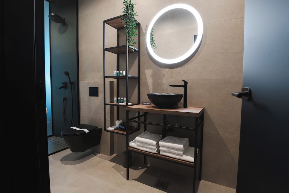 DISTRICT boutique