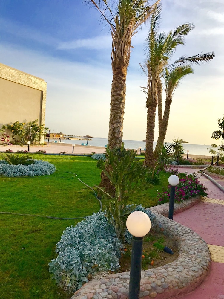 Cecelia Resort