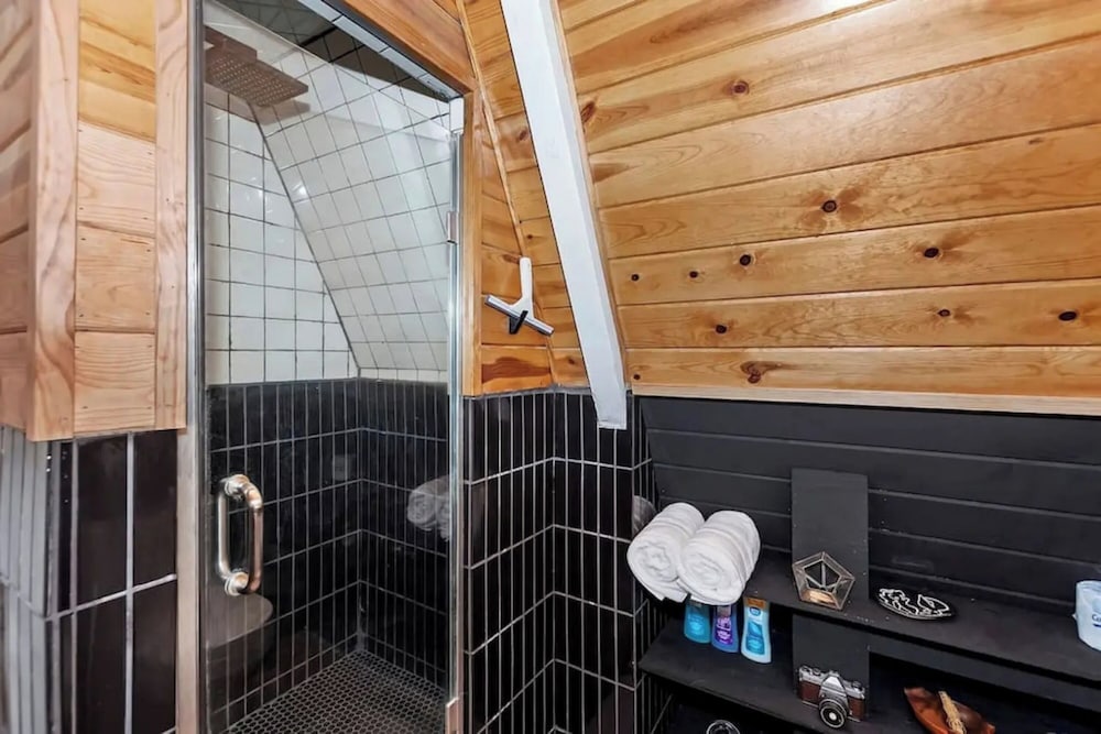 Acute A-frame Cabin w WiFi
