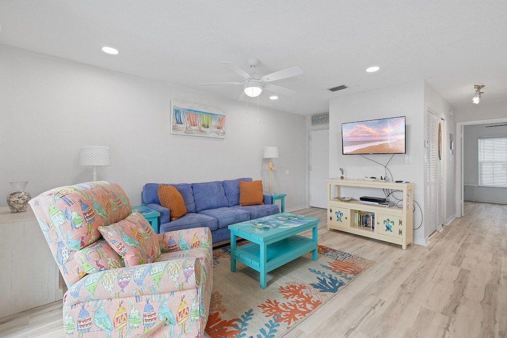 Colony Beach Club 235