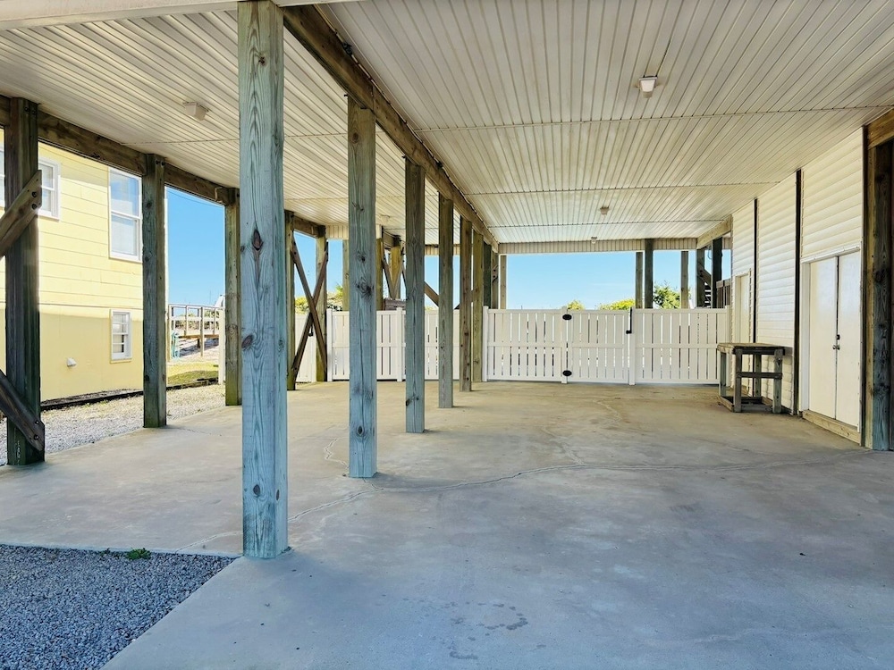 Clamelot 4 Bedroom Home by RedAwning