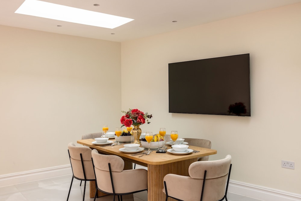 3-bdr Stunning LUX Villa Parking Central London