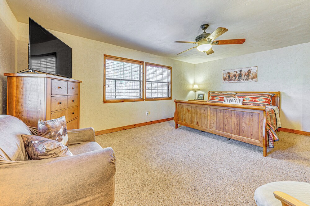 Hot Tub Haven w/ Game Room & Grill in Ruidoso!