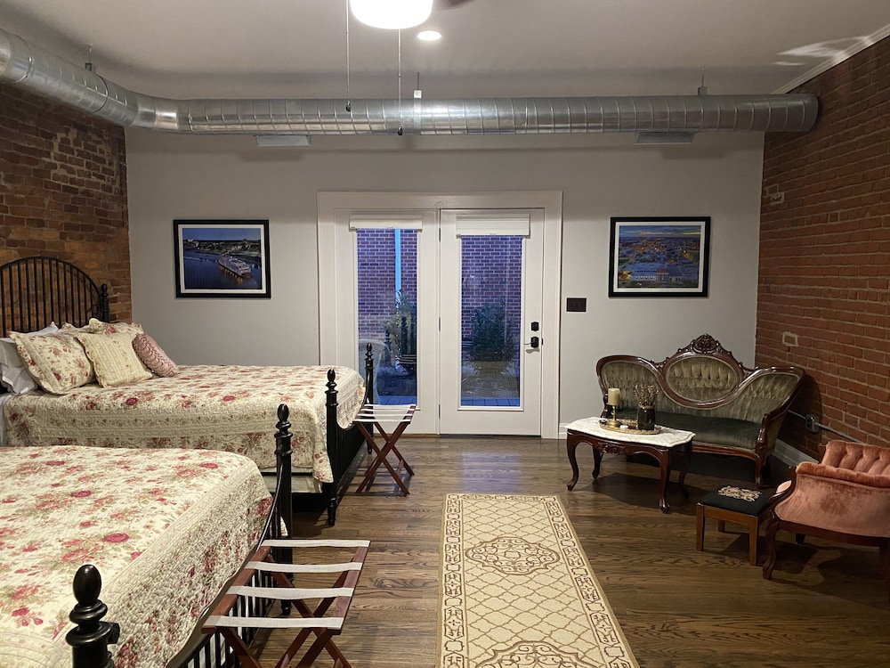 Belle Louise Historic Guest House view 3