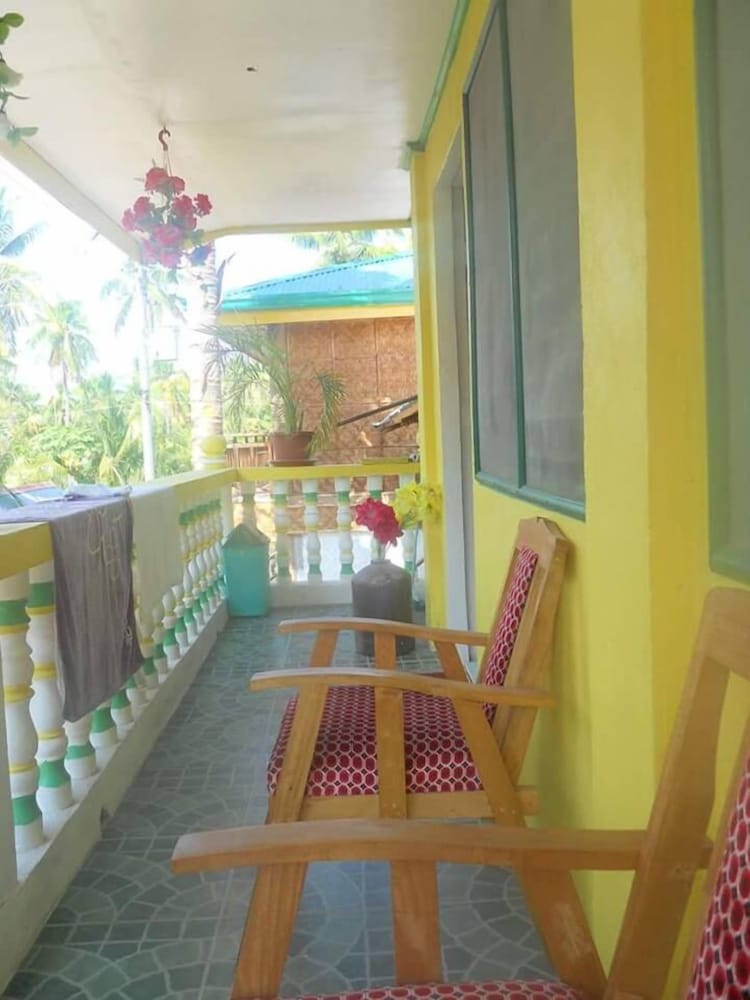 Guanna's Place Room and Resto Bar