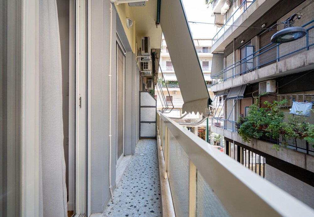 LIV - Comfortable Stylish Escape in Pagrati