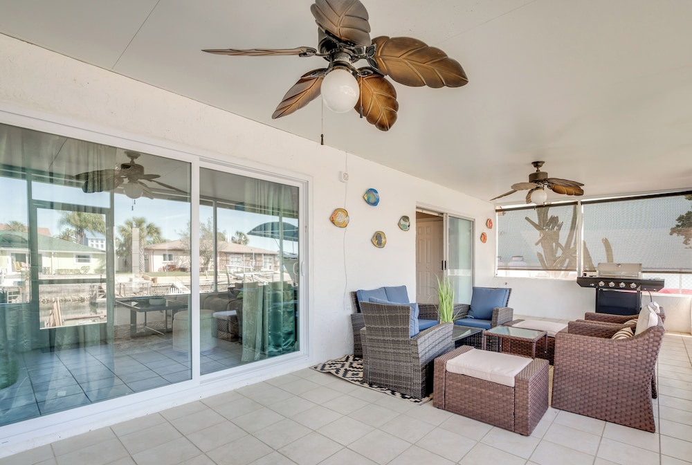 Canal & Gulf Views: Spacious Hudson Home
