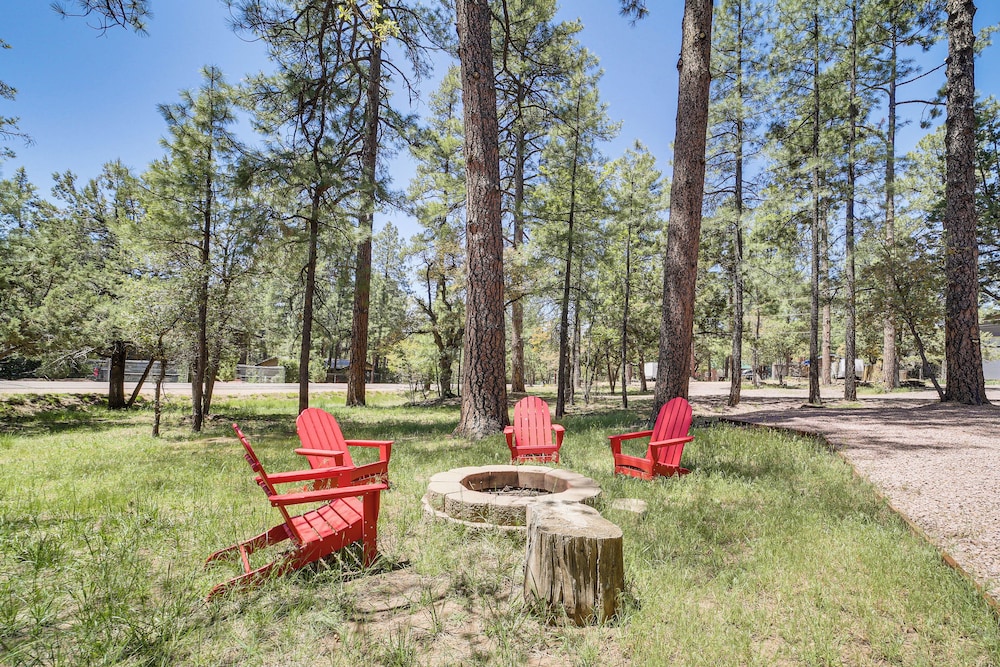 Covered Deck, Private Acreage: Log Cabin in Pine