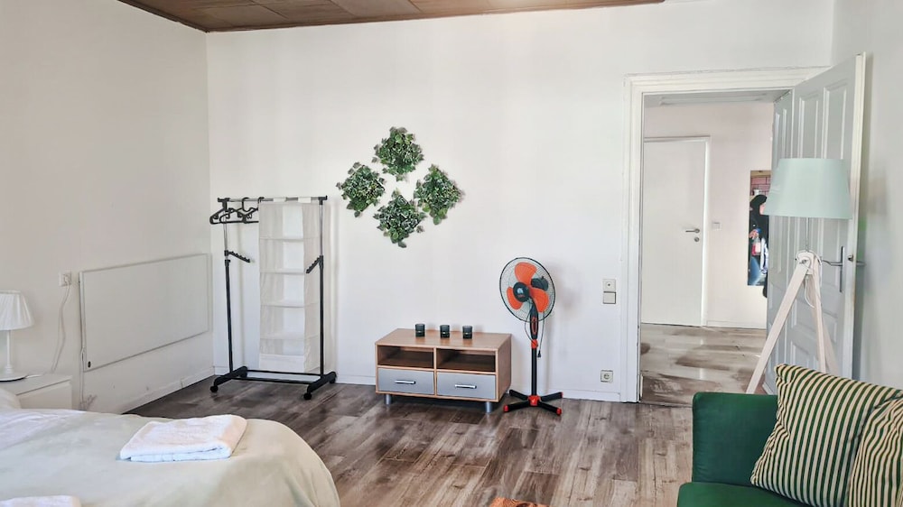Large 2BR Apt Ideal for Long Stays