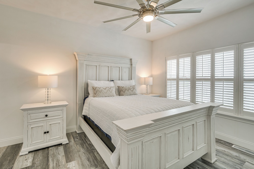 Walk to Mississippi River: Grafton Townhome!