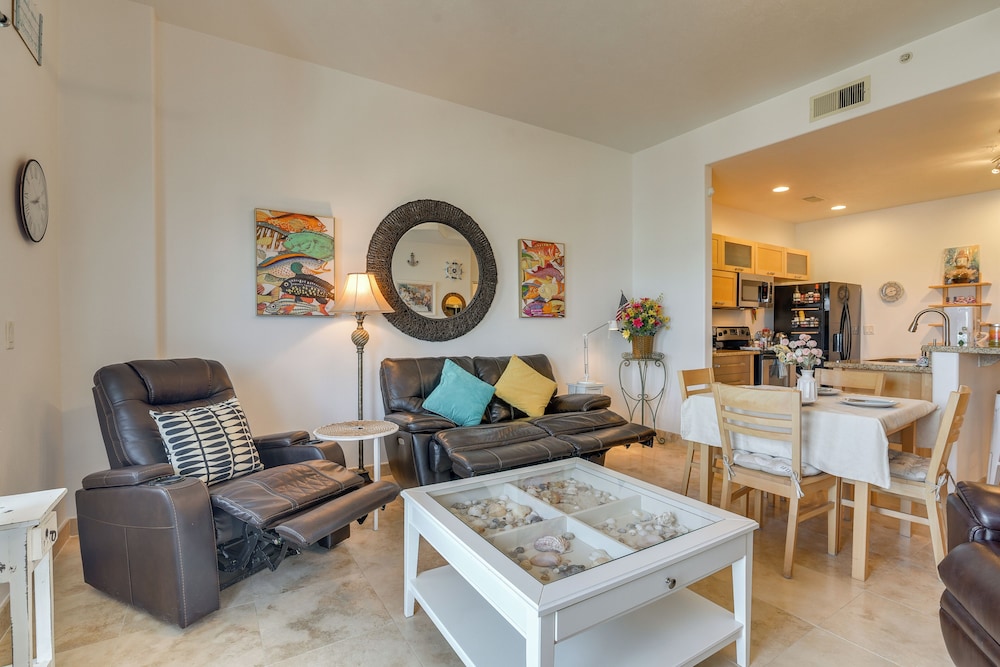 Walk to Galveston Beach: Family Condo w/ Pool