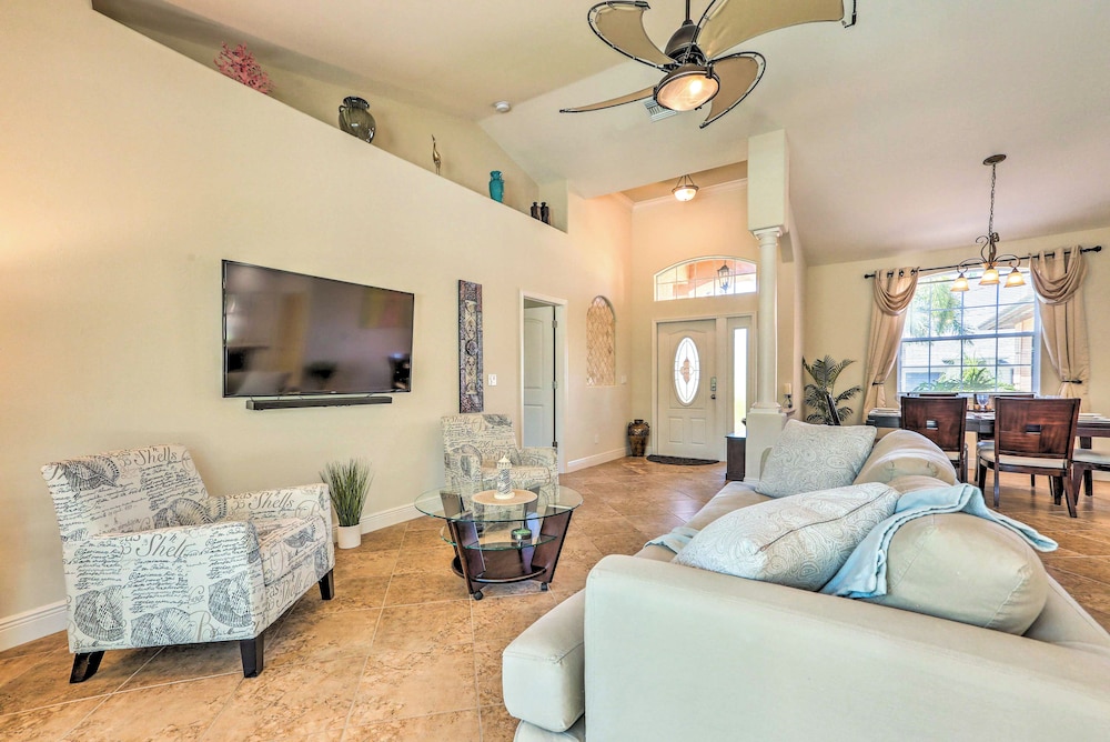 Hot Tub & Pool: Tropical Retreat in Cape Coral! view 2
