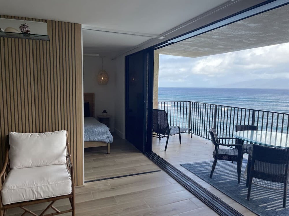 Luxurious Oceanfront 20-foot Panoramic Ocean View