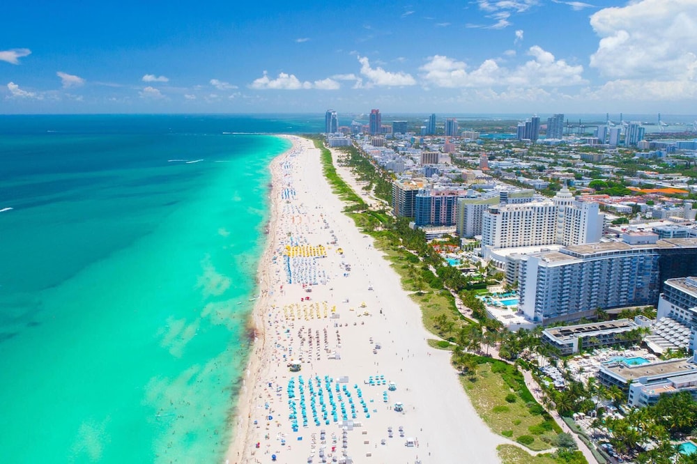 BEST DEAL! 2BR Modern Beachfront Ocean Drive WiFi