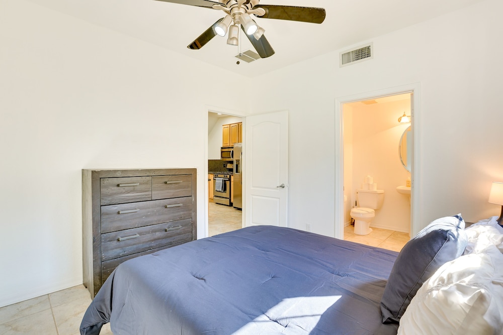 Rooftop Patio, Skyline Views: Phoenix Townhome!