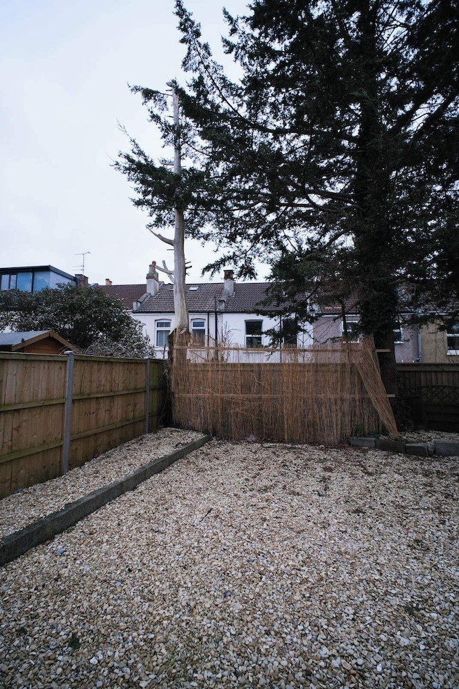 4 Bed House Sleeps 7-free Parking- Contractors