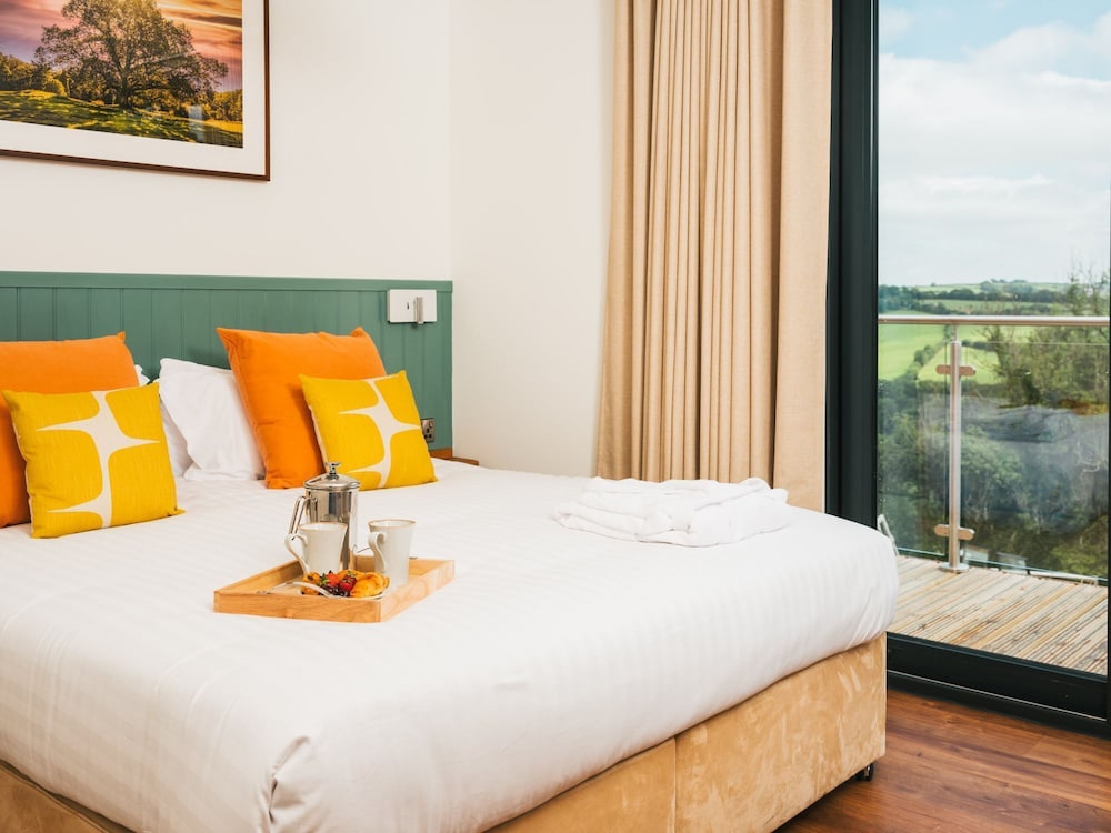 Meadow 2 Bedroom Lodge 3