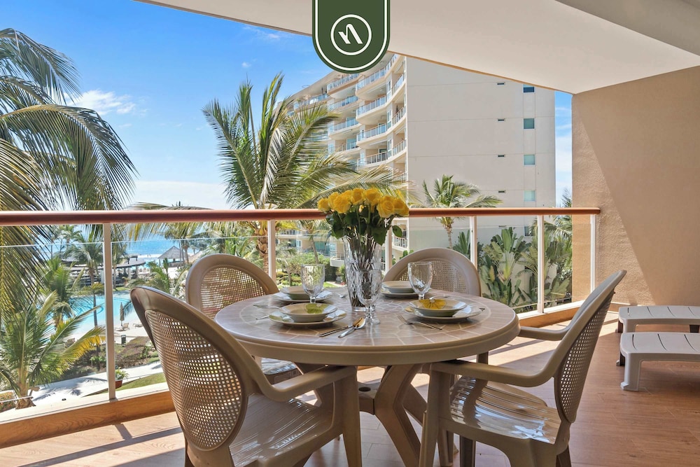 Oceanfront 2 BR Condo - Beach - Restaurant - Gym