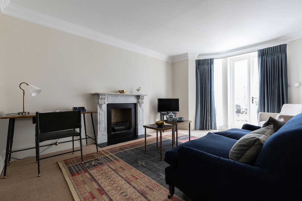 Tite Street IX by Onefinestay