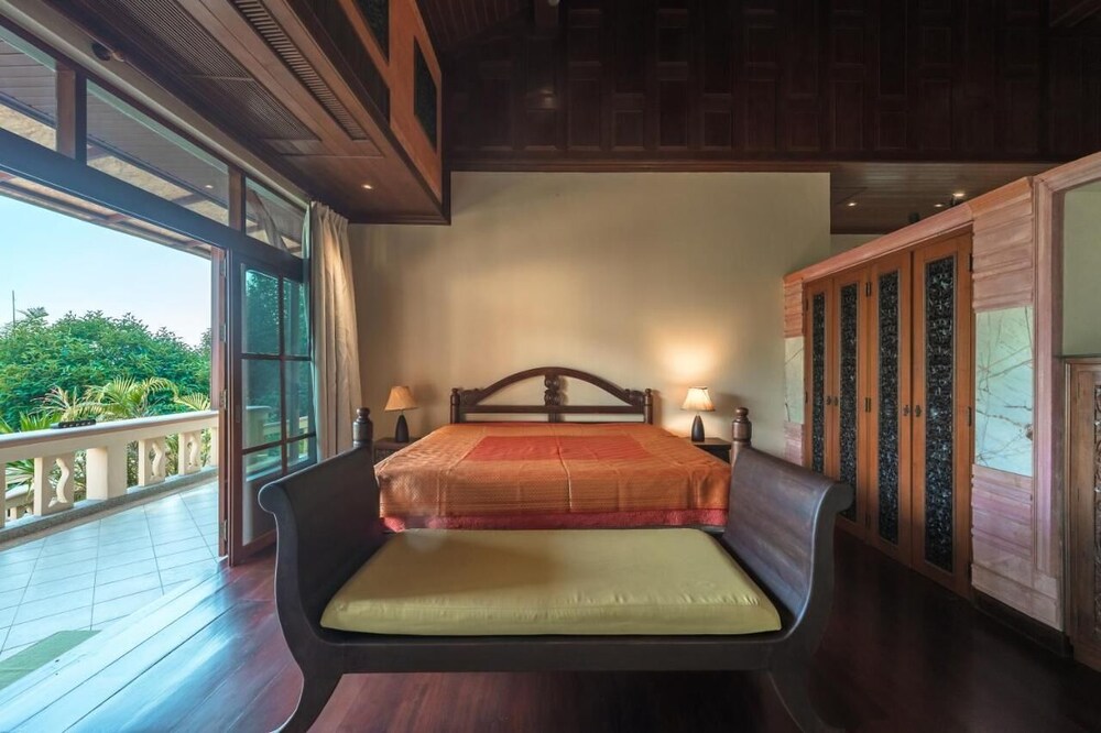 6BR Luxury Retreat in Layan Phuket V159