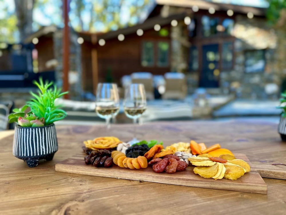 Luxury Casa Oso Retreat 2houses Hottub BBQ 43acres