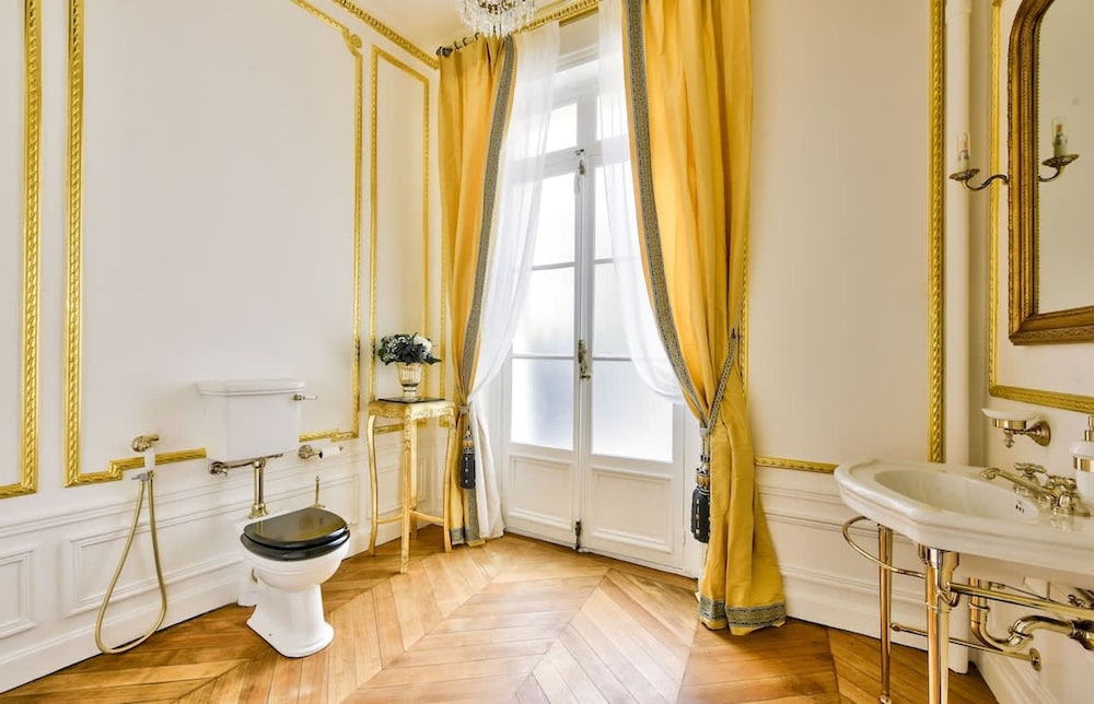 Noble Luxury Residence in the Heart of Paris