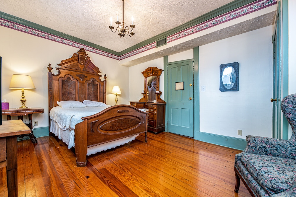 Wayside Inn