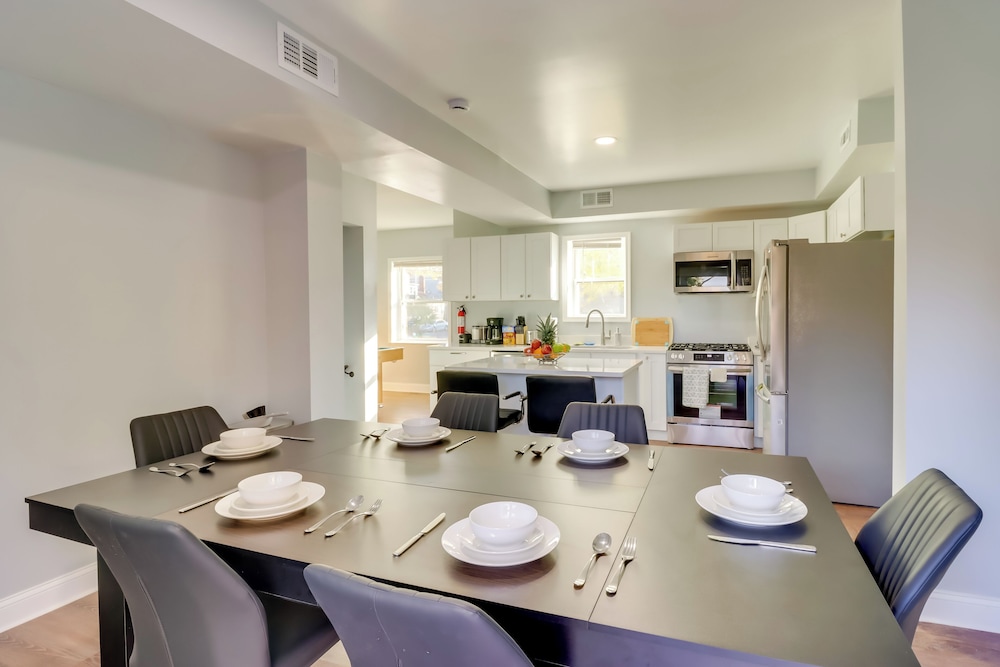 5 Mi to National Mall: DC Home w/ Pool Table