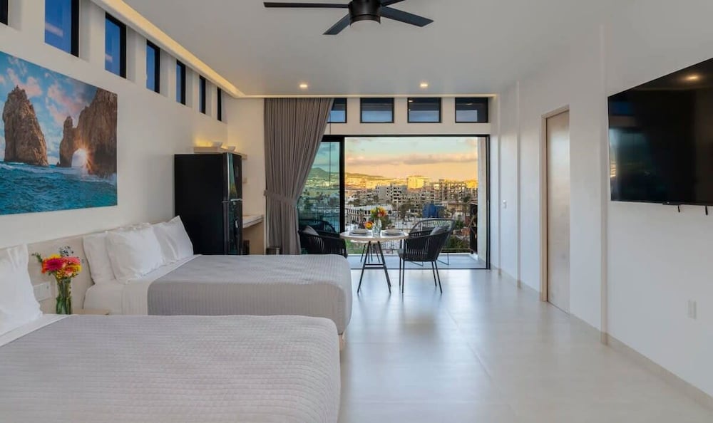 New 1BR Condo Near Marina and Downtown - Pool