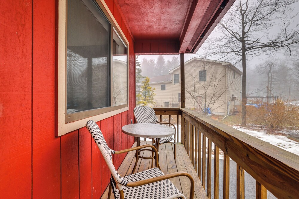 Ski, Hike, Swim & More: Pocono Farms Family Home