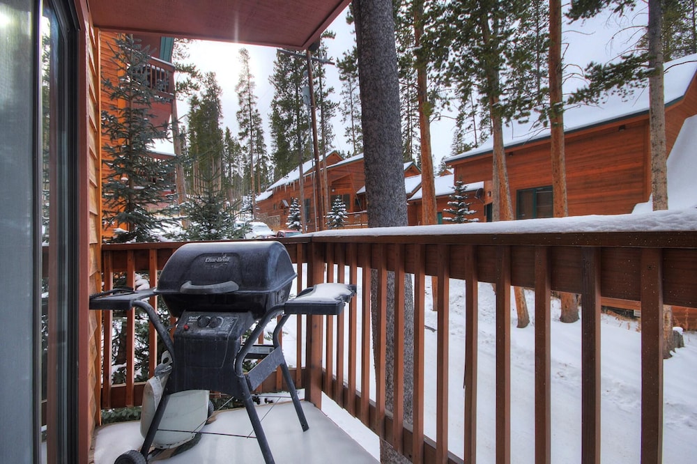 Peak 8 Ge E35 2 Bedroom Condo by RedAwning